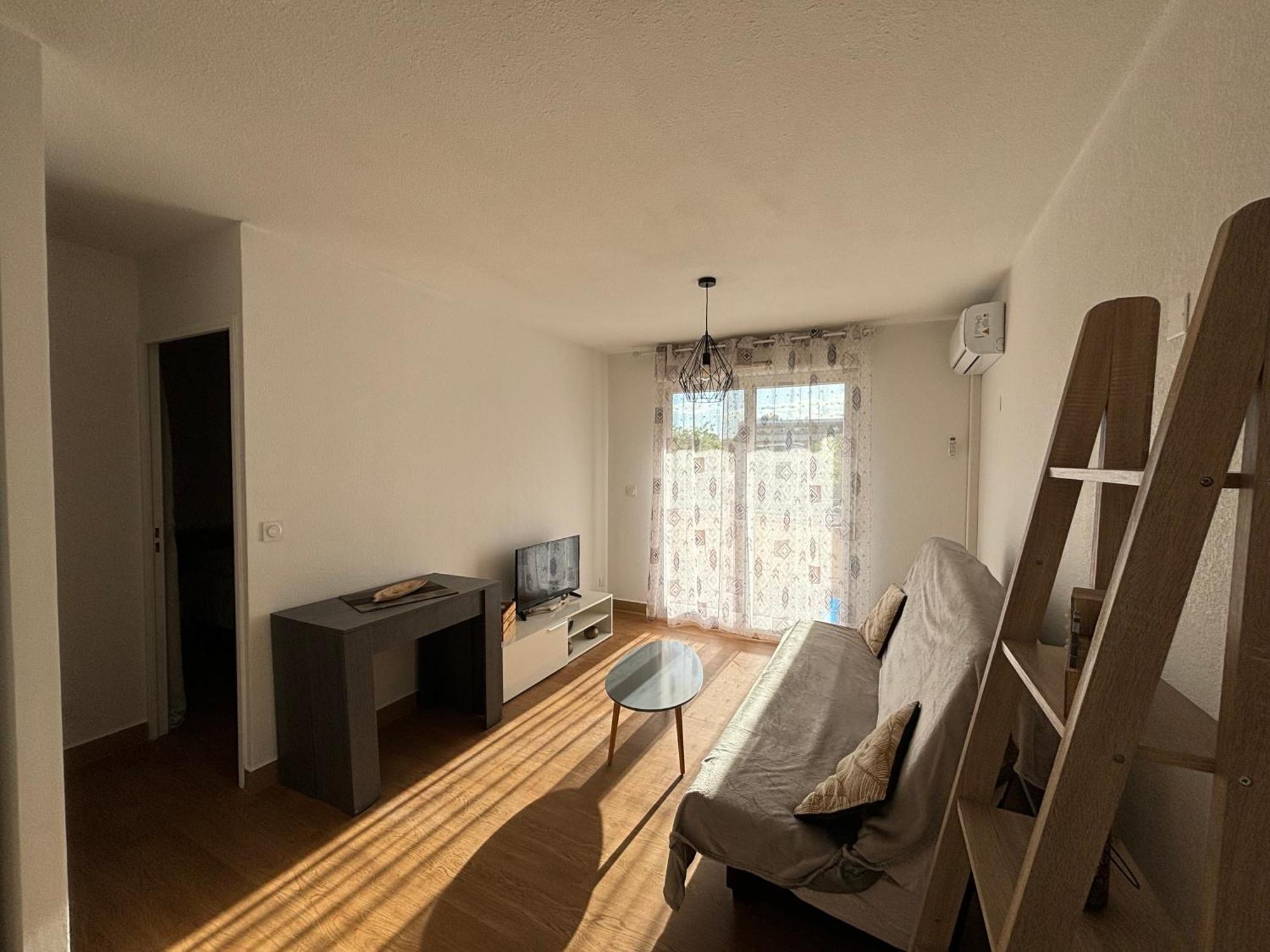Location D'Un Superbe Appartement Avec Piscine Рокбрюн-сюр-Аржан Екстер'єр фото