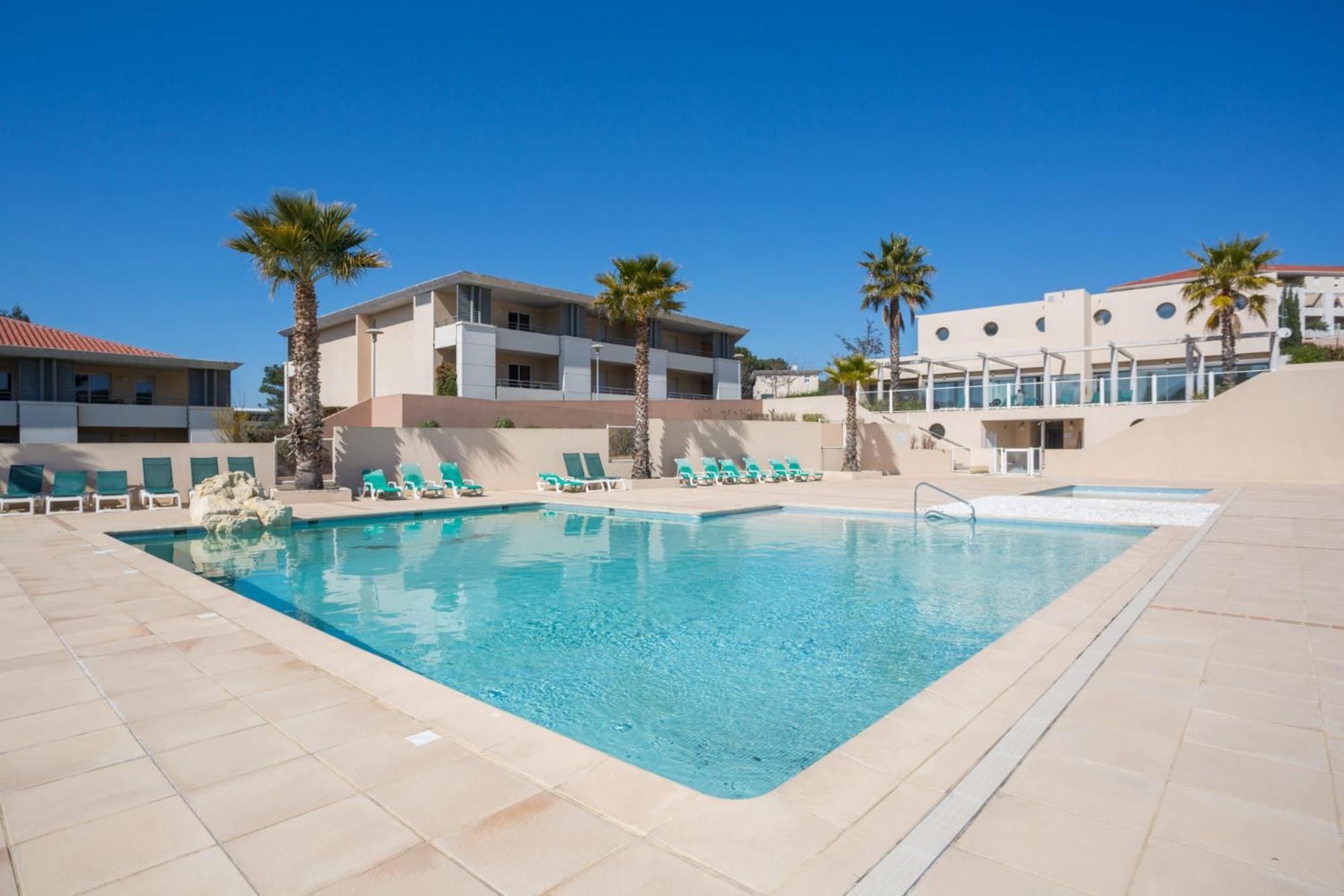 Location D'Un Superbe Appartement Avec Piscine Рокбрюн-сюр-Аржан Екстер'єр фото
