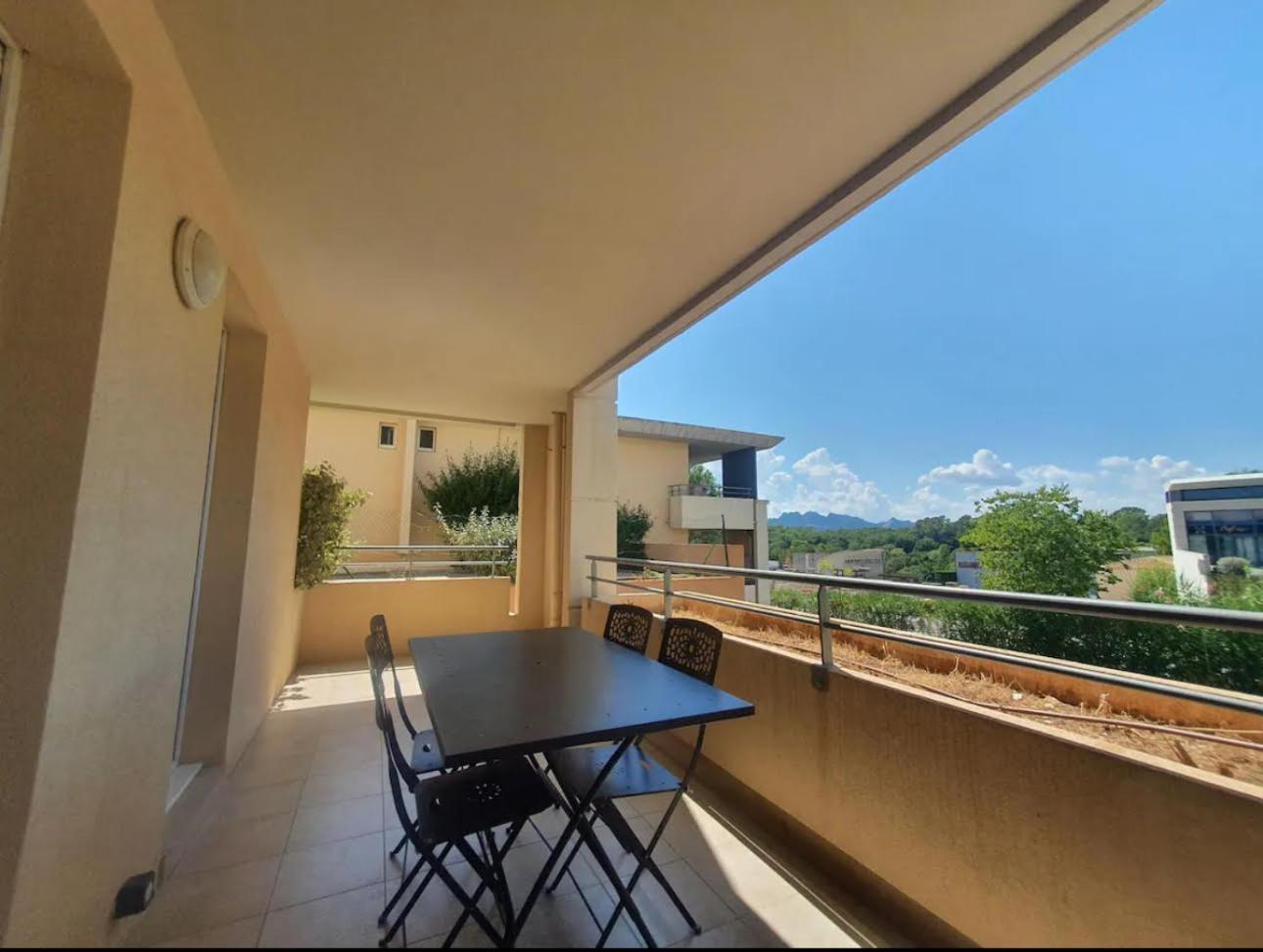 Location D'Un Superbe Appartement Avec Piscine Рокбрюн-сюр-Аржан Екстер'єр фото